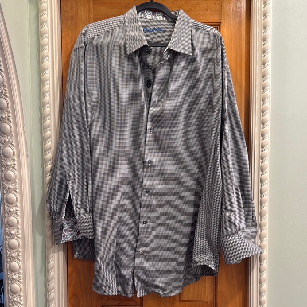 Robert Graham Men's Black and White Button-Down Shirt
